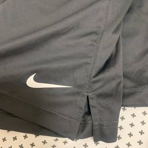 Nike basketball shorts size L gray